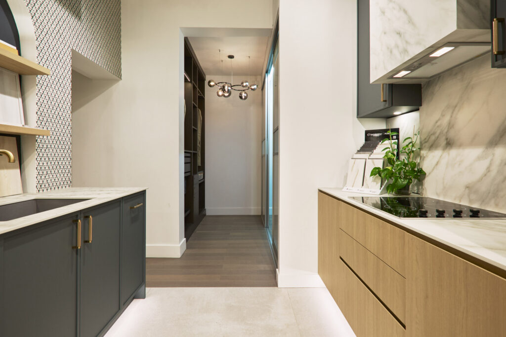 Wood Floor : Havwood Flooring Color : Monaco Tile : Porcelanosa Tile Color : Bottega White