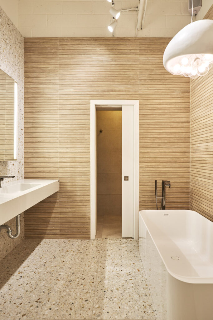 Wood looking wall tile : Porcelanosa Tile name : Lexington Maple 18x 47
