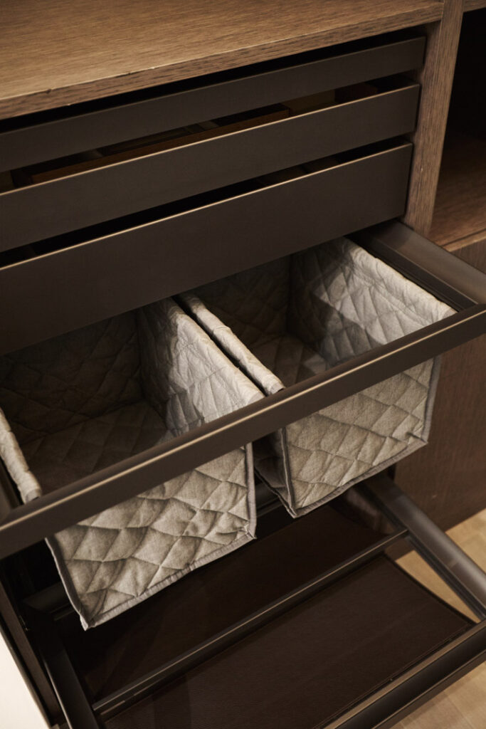 Closet drawers and inserts : Salice, Italy